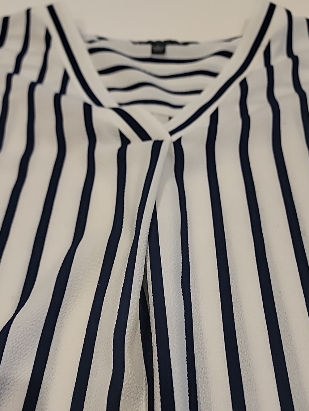 Adrianna Papell White and Navy Vertical Stripe V-Neck Blouse Large - Picture 8 of 11